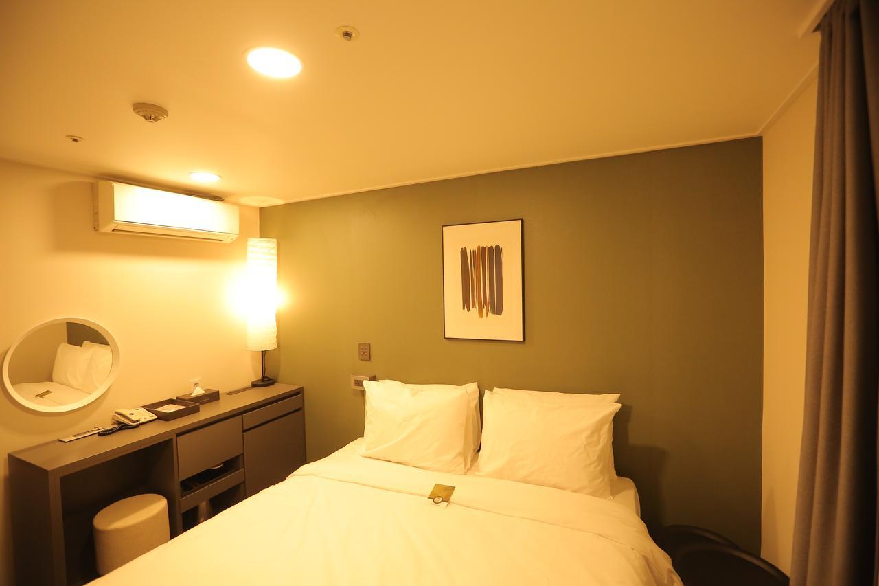 The Hotel Young Inn Seul Zewnętrze zdjęcie